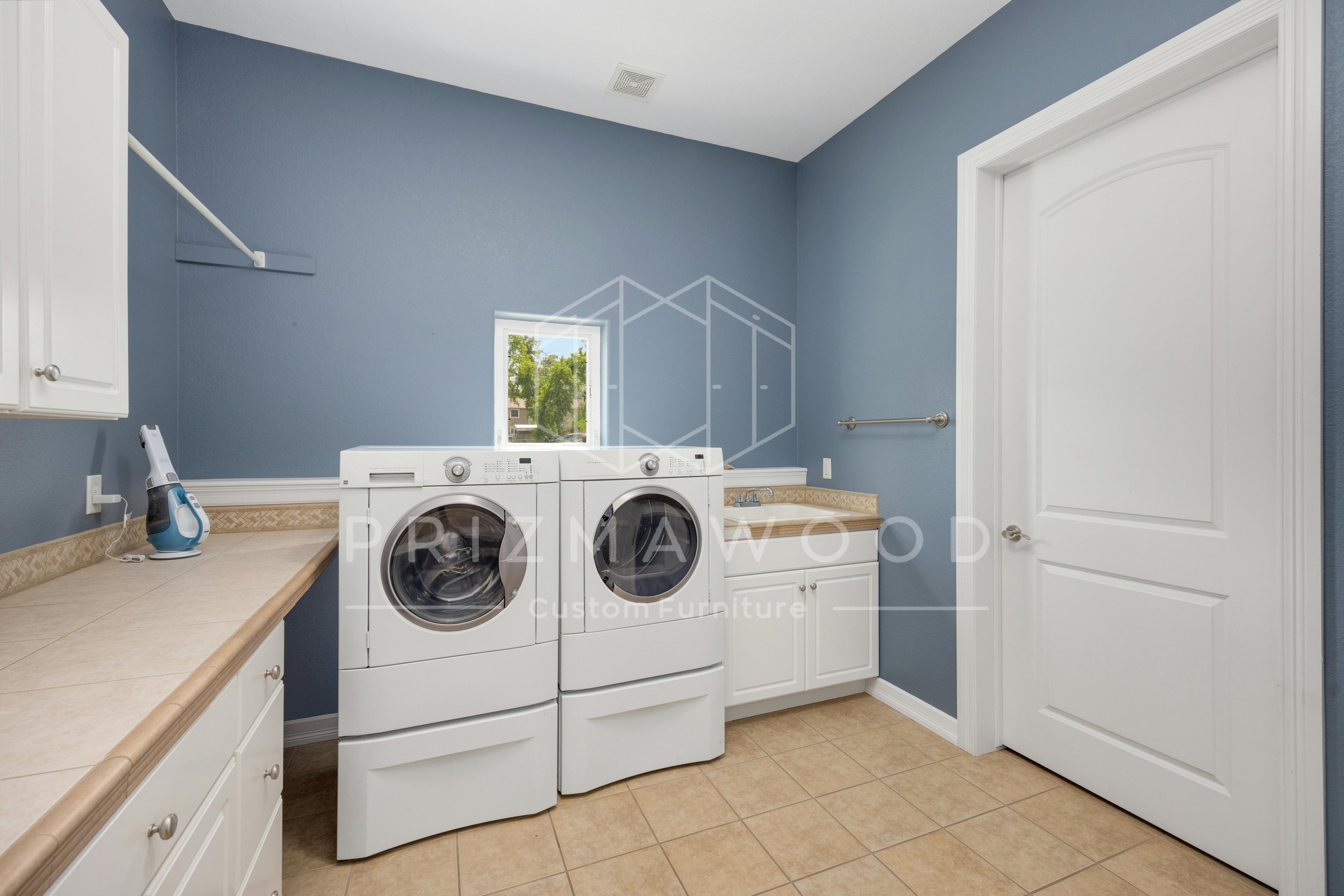 Laundry Cabinets Signature